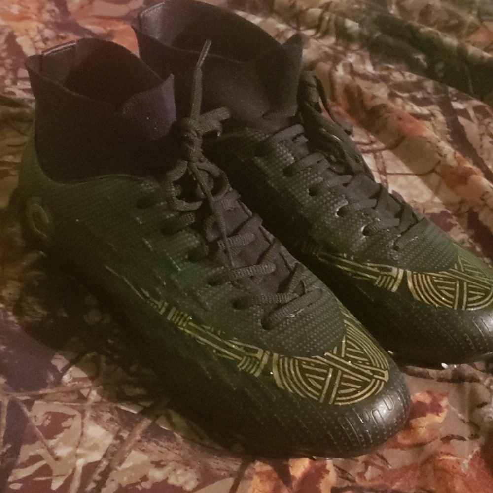 Soccer cleats